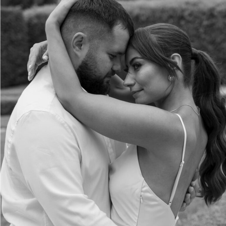 Młoda para na sesji ślubnej w Pałacu Brunów